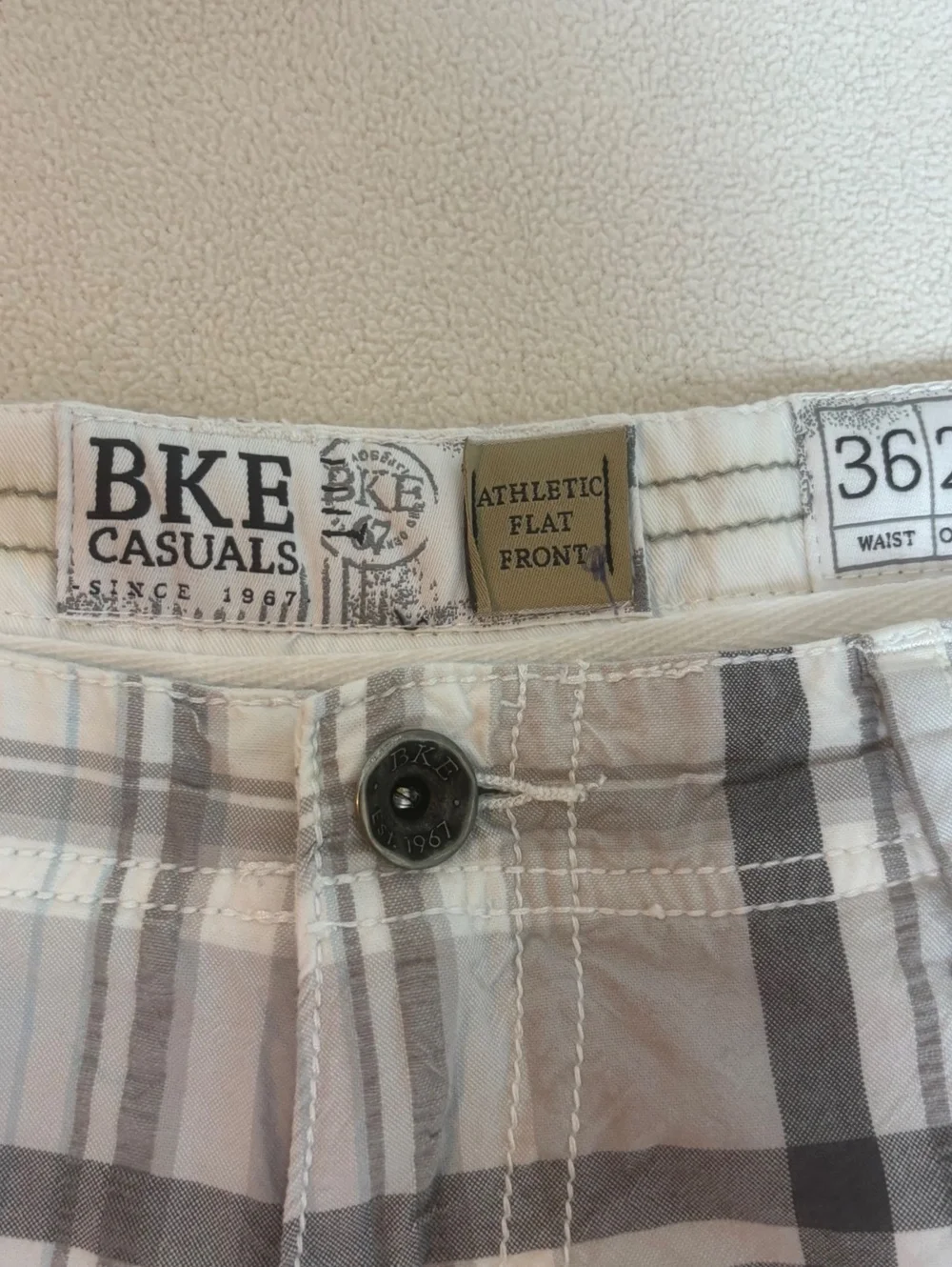 BKE Casuals Men's Athletic Flat Front Plaid Shorts Size 36 Waist